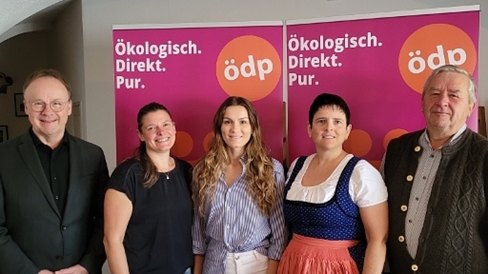 Bezirkstagsspitzenkandidat Urban Mangold, Landtagsspitzenkandidatin Agnes Becker und die örtlichen Kandidatinnen und Kandidaten Johanna Seitz, Anita Hofbauer (beide Bezirkstag) und Karl Haberzettl (Landtag)