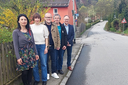 ÖDP-Kreisvorstandsmitglied Ronja Zöls-Biber und die Stadtratsmitglieder Stefanie Auer (GRÜNE), Paul Kastner (ÖDP), Boris Burkert (GRÜNE) und Urban Mangold (ÖDP).