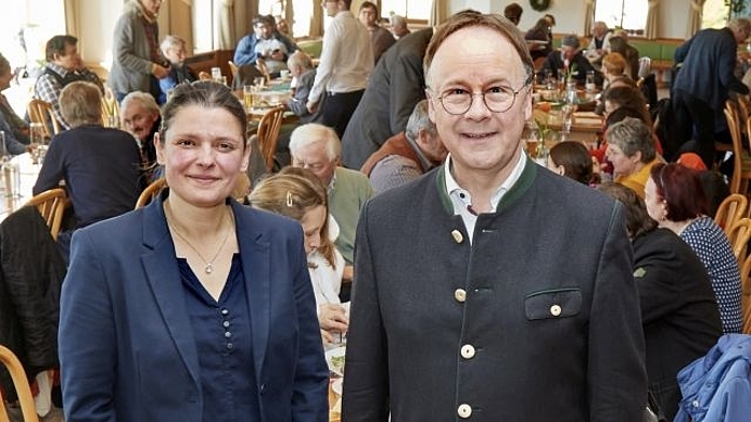 Kreisrätin Agnes Becker und Bezirksrat Urban Mangold 